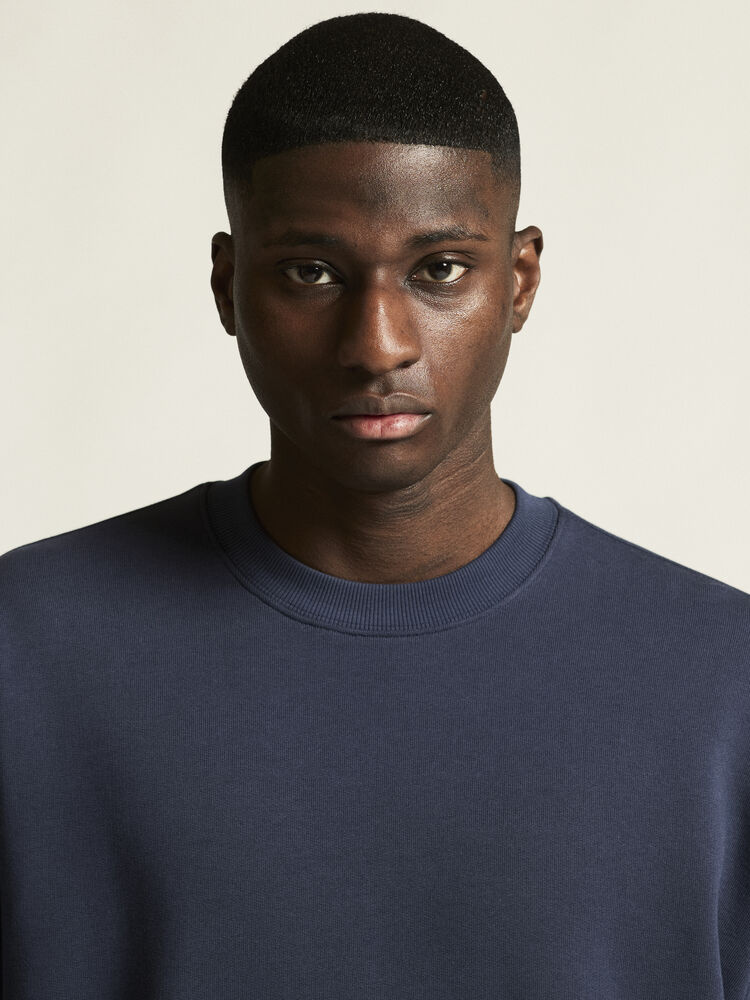 1916296-396000_Frequent20RN20sweatshirt20M_closeup5