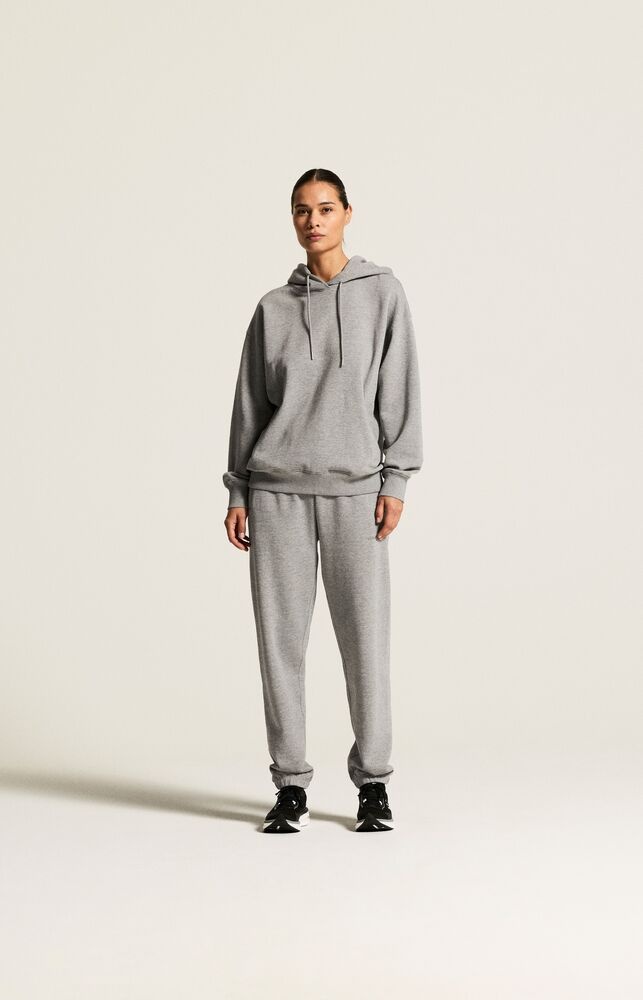 1916299-950M_Frequent20Hoodie20W_closeup1