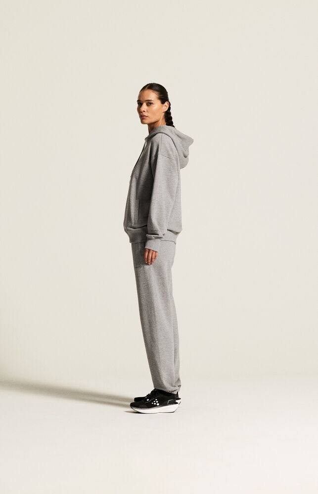 1916299-950M_Frequent20Hoodie20W_closeup3