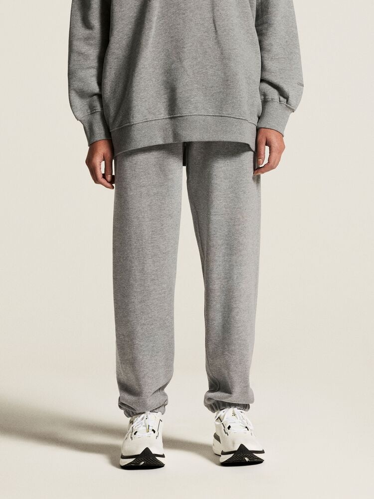 1916303-950M_Frequent20RN20Sweatpants20W_closeup5
