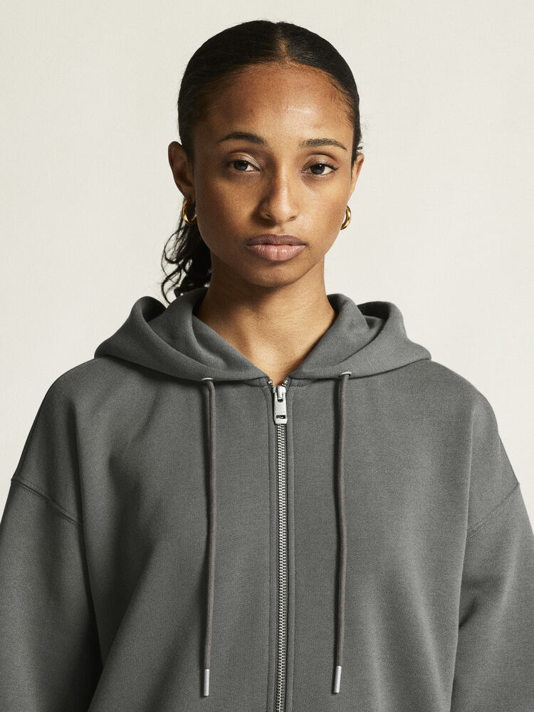 1916307-970000_Frequent20FZ20Hoodie20W_closeup5