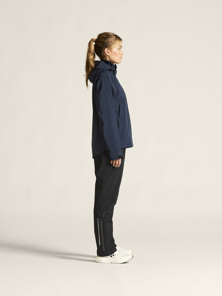 1916345-999000_Core20Explore20Shell20Pants20W_closeup2