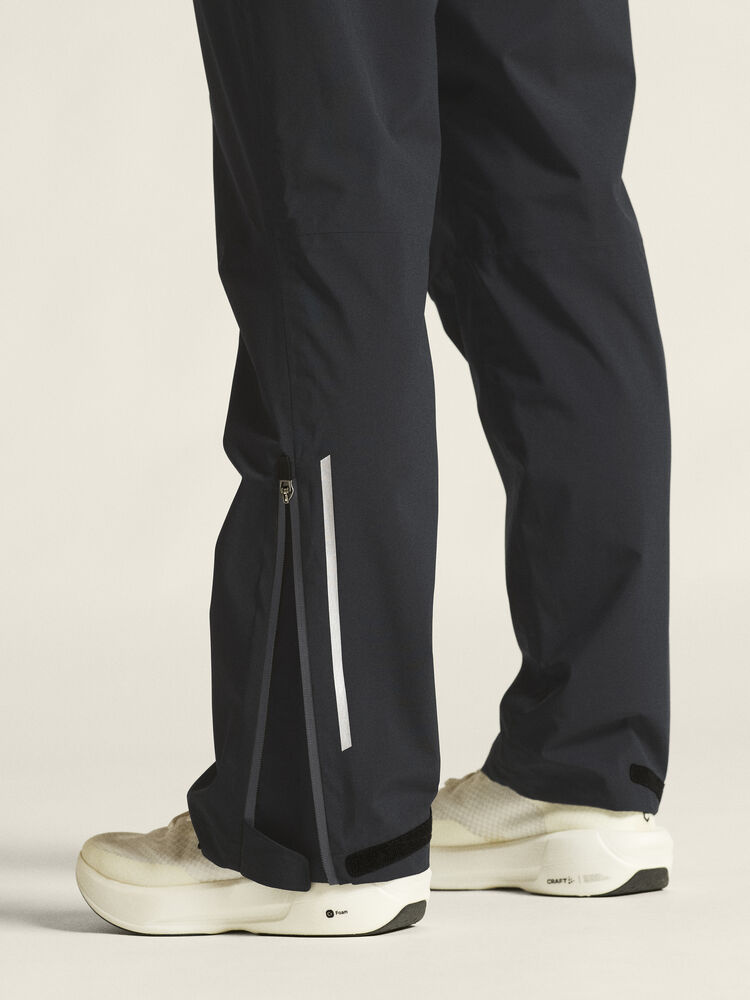 1916345-999000_Core20Explore20Shell20Pants20W_closeup5