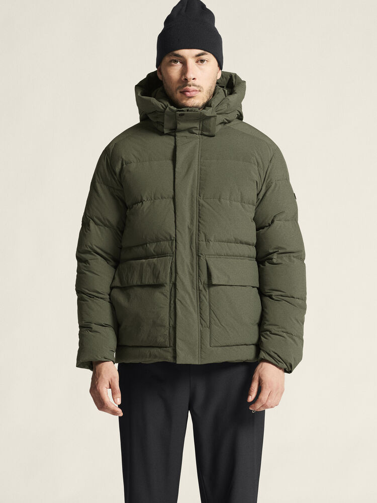 1916374-681000_Urban20Down20Puffer20Jkt20M_closeup4