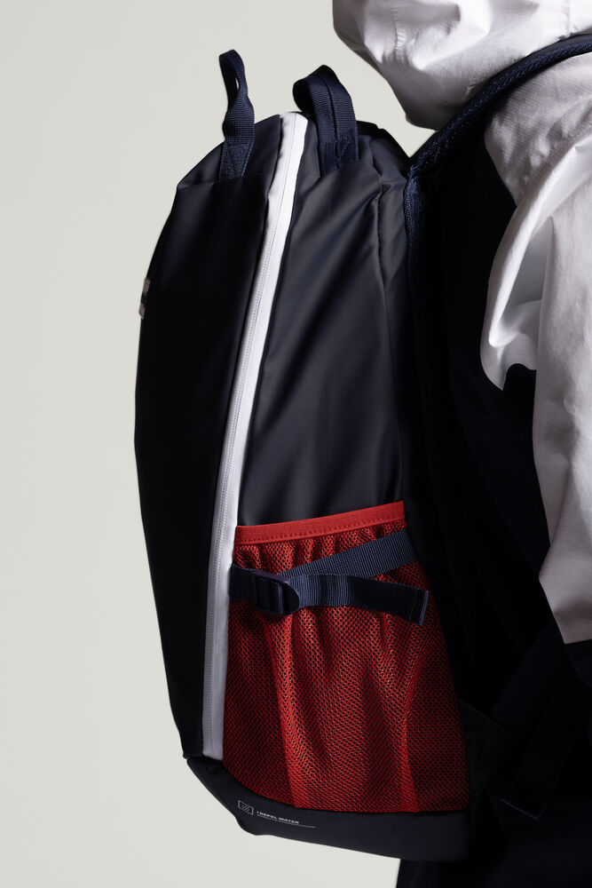 1916608-396430_NOR20ADV20Entity20Computer20Backpack201820L_Closeup5