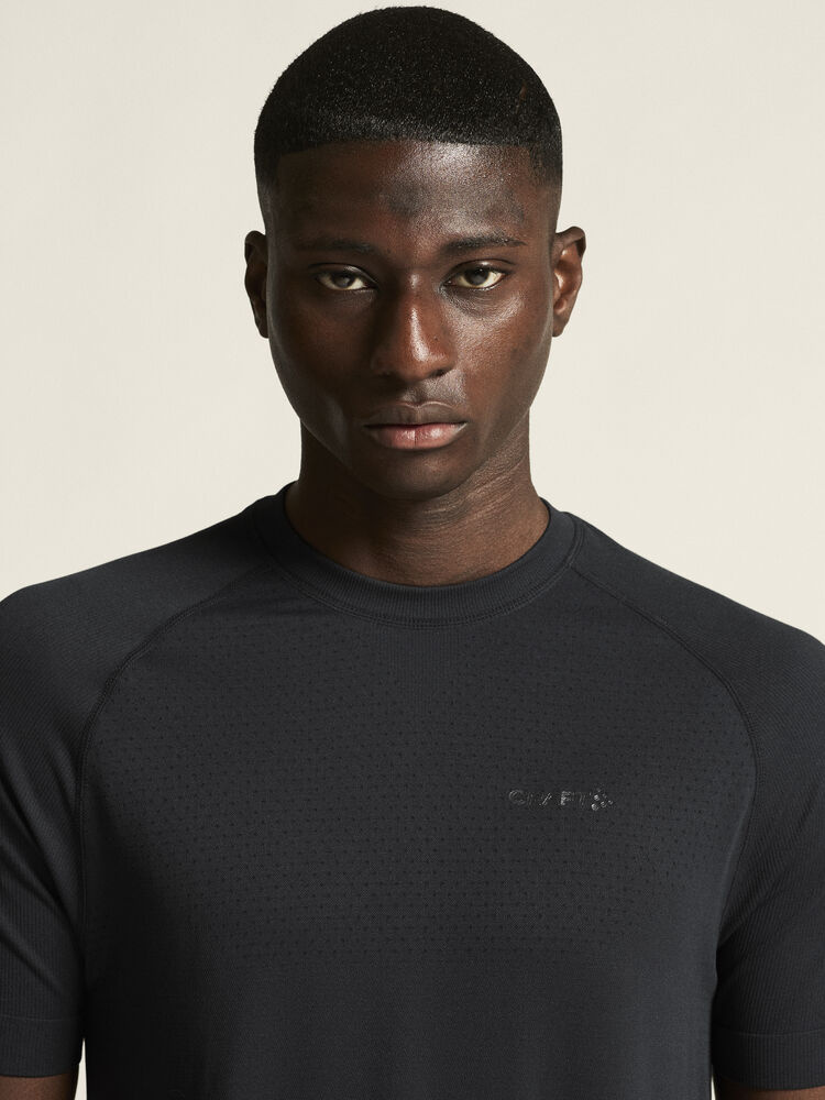 1916678-999000_Dry20Active20Comfort20SS20220M_closeup5