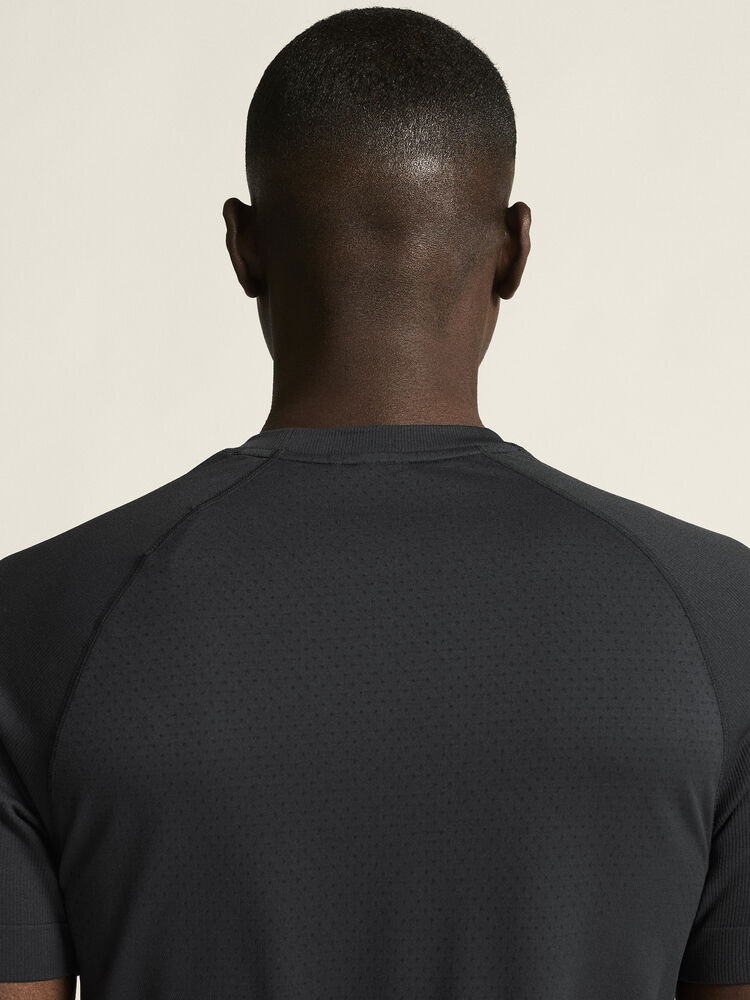 1916678-999000_Dry20Active20Comfort20SS20220M_closeup6