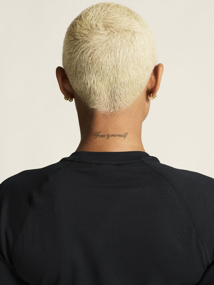 1916679-999000_Dry20Active20Comfort20SS20220W_closeup6