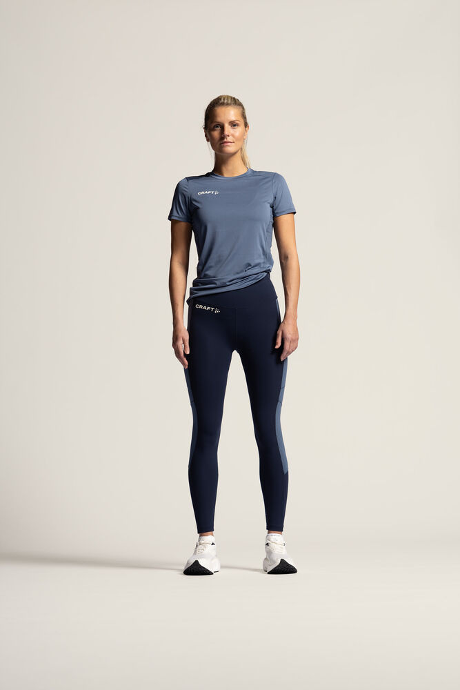 1916814-376000_OL20Norway20Essence20SS20Tee20220W_Closeup1