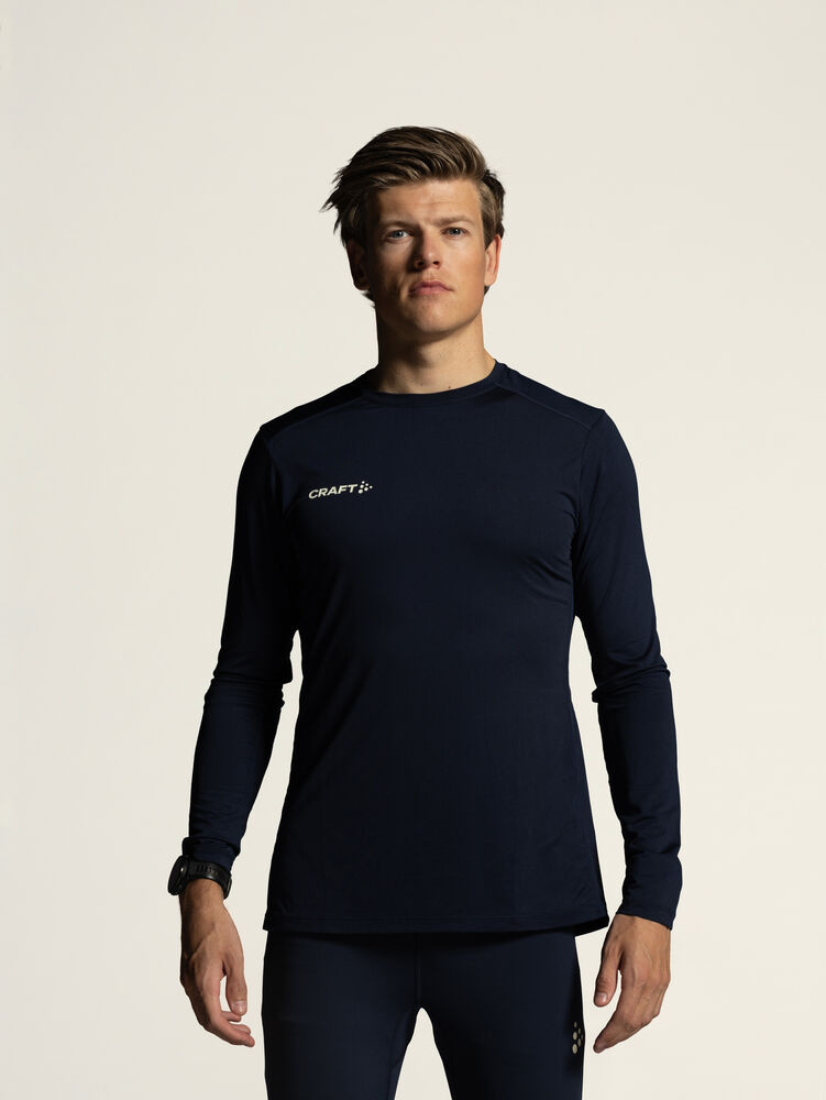 1916816-396000_OL20Norway20Essence20LS20Tee20220M_Closeup3