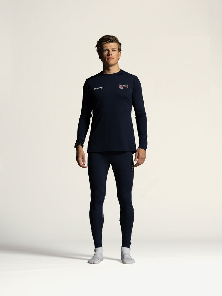 1916816-396396_OL20Norway20Essence20LS20Tee20220M_Closeup1