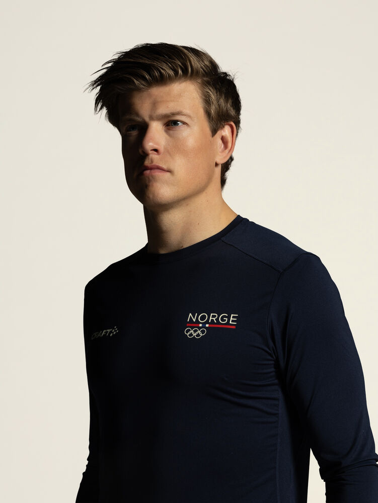 1916816-396396_OL20Norway20Essence20LS20Tee20220M_Closeup6