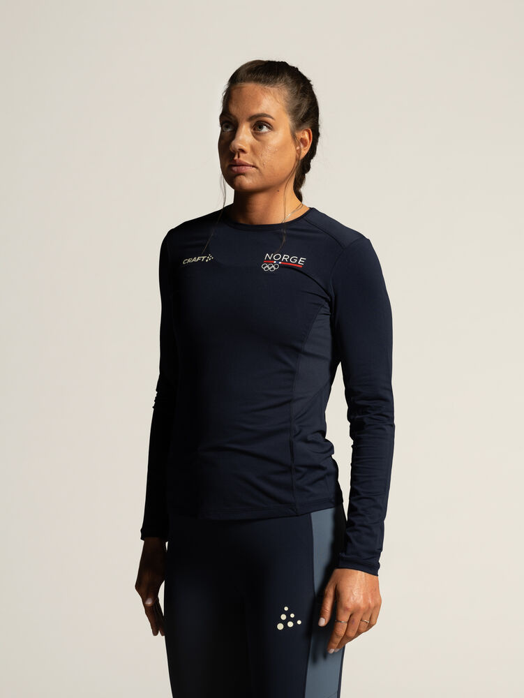 1916817-396396_OL20Norway20Essence20LS20220Tee20W_Closeup4
