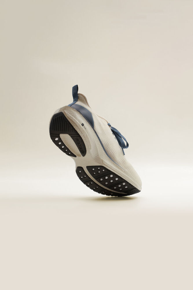 1916826-905777_OL20Norway20Endurance20220W_Closeup3