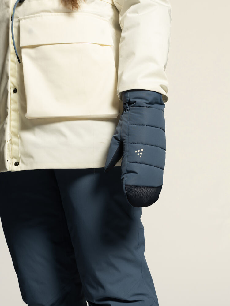 1916835-376000_OL20Norway20Padded20Mitten_Closeup1