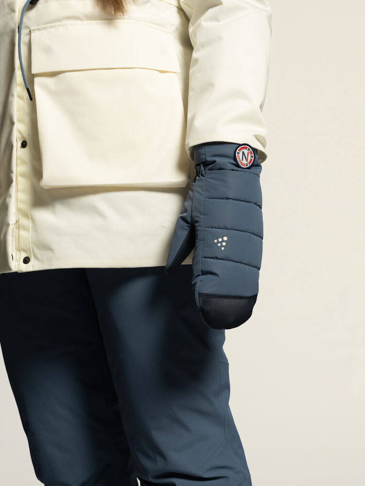 1916835-376777_OL20Norway20Padded20Mitten_Closeup1