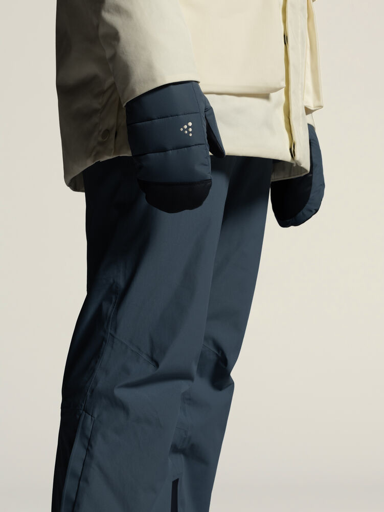 1916835-376777_OL20Norway20Padded20Mitten_Closeup3