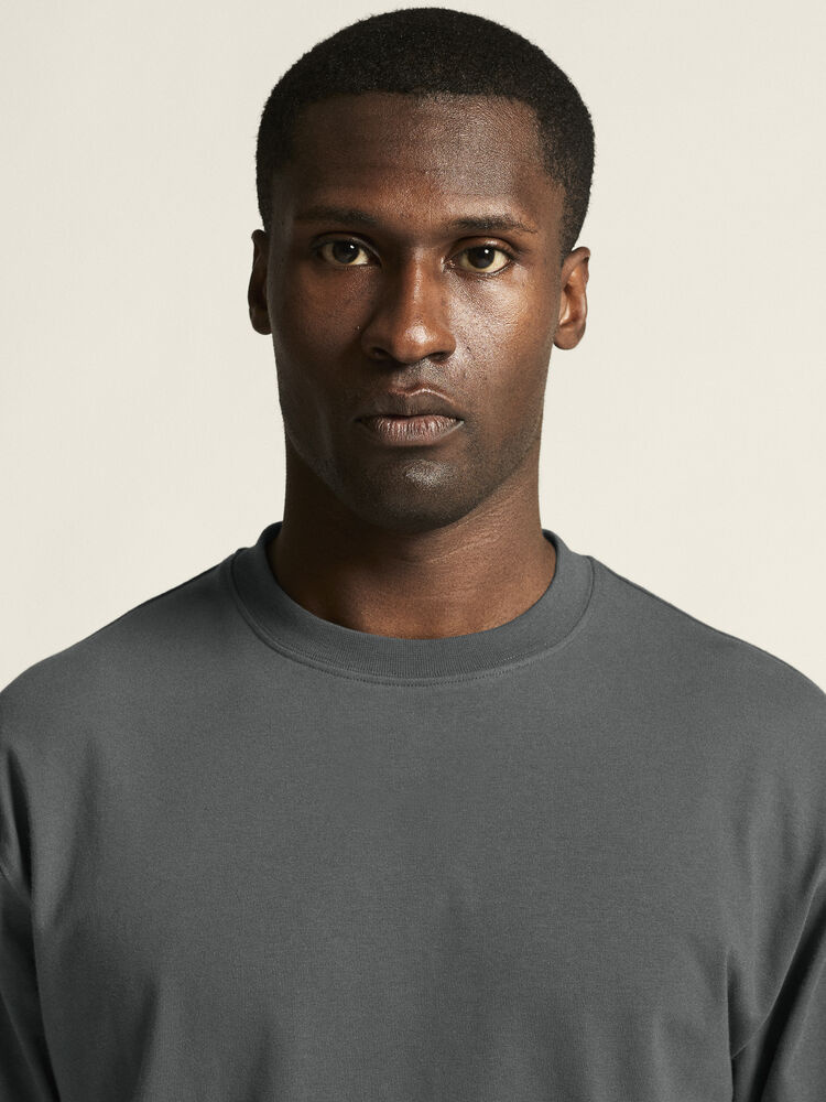 1916958-970000_Frequent20Heavy20LS20Tee20M_closeup5-1