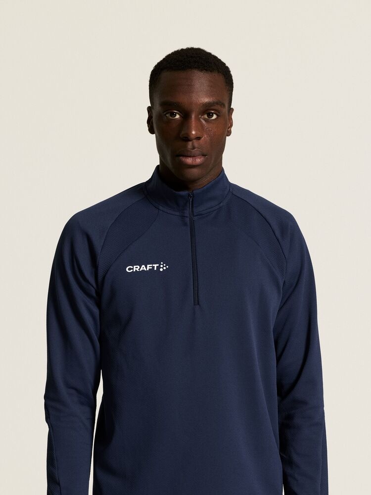 C17402-3900_Extend20220Half20Zip20M_closeup6