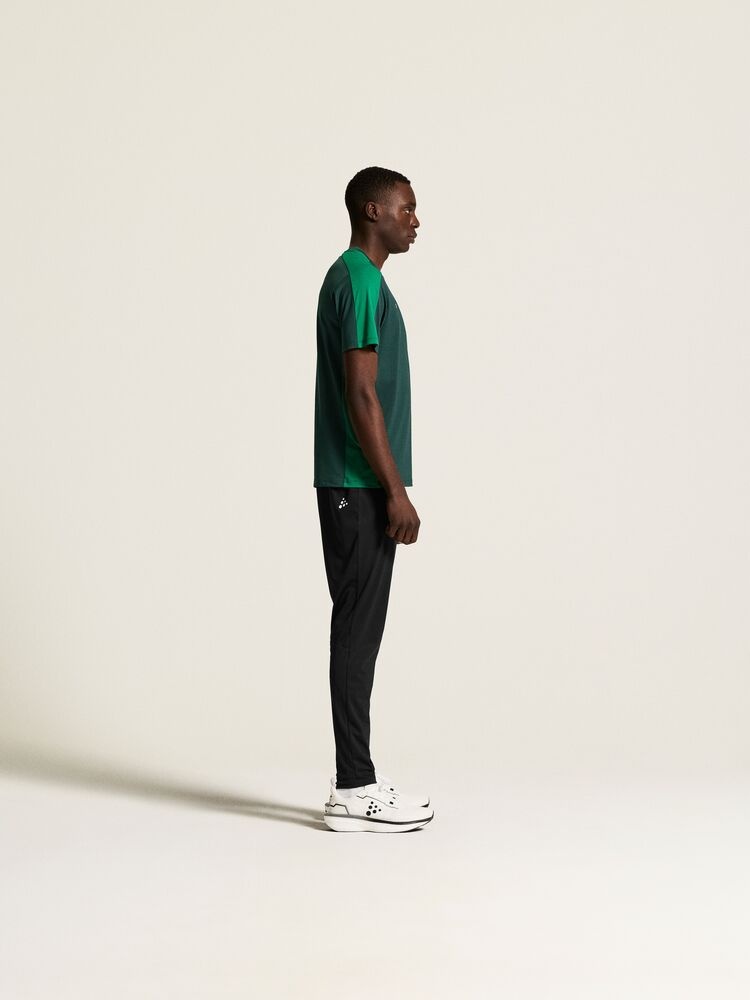C17684-9990_Evolve20220Slim20Pant20M_closeup2