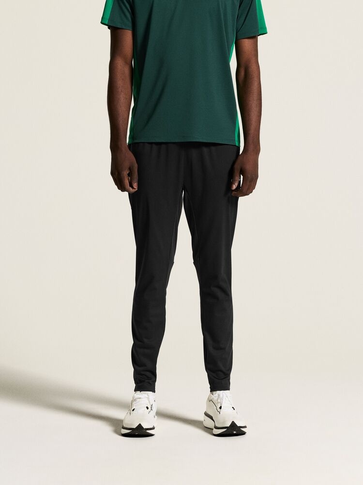 C17684-9990_Evolve20220Slim20Pant20M_closeup5