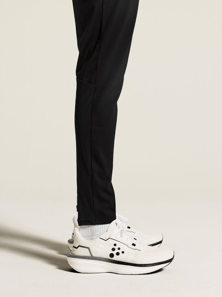 C17684-9990_Evolve20220Slim20Pant20M_closeup7