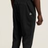 C17684-9990_Evolve20220Slim20Pant20M_closeup8