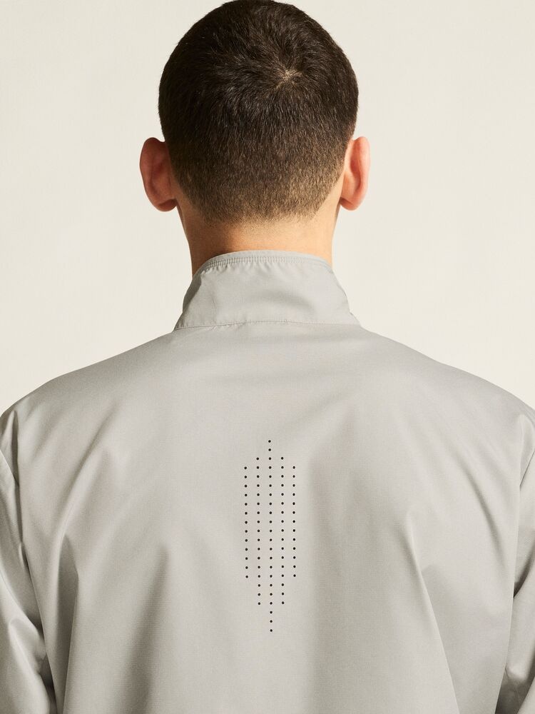 C17235-9220_ADV20Essence20wind20jacket20220M_closeup6