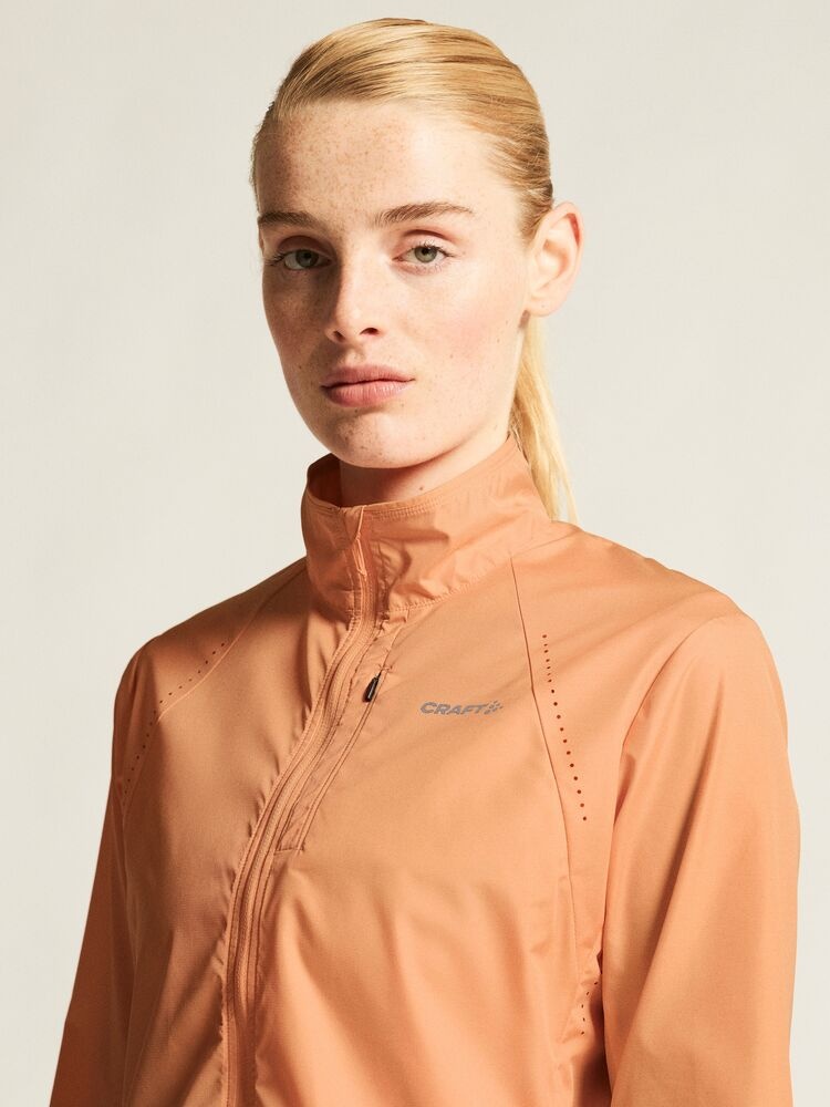 C17236-7540_ADV20Essence20wind20jacket20220W_closeup5