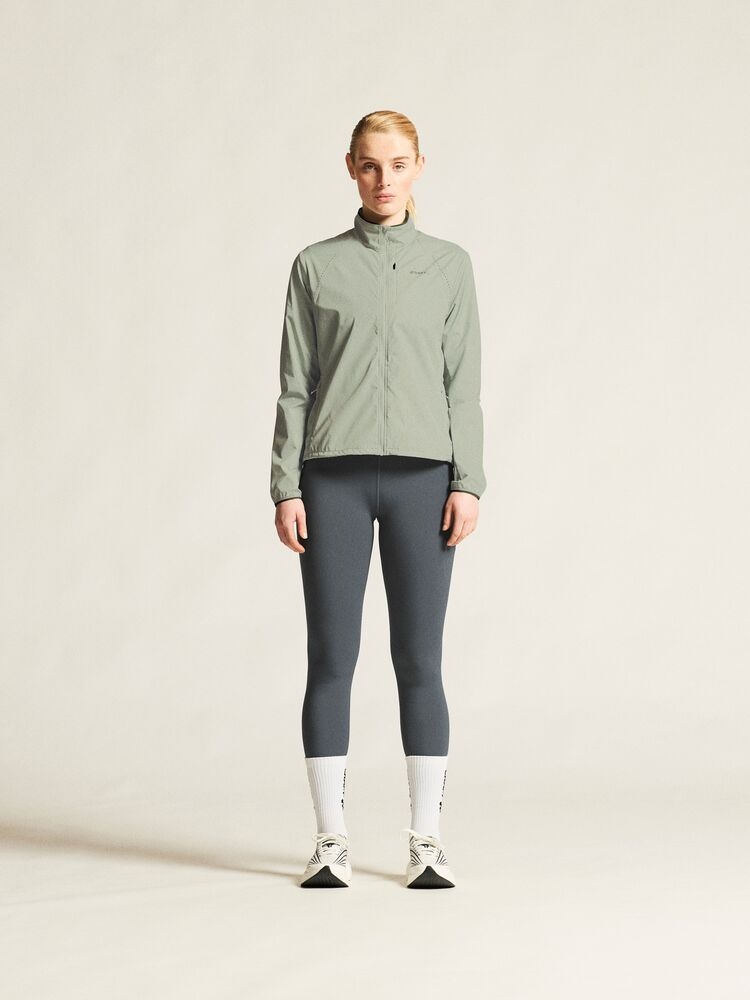 C17236-9310_ADV20Essence20wind20jacket20220W_closeup1