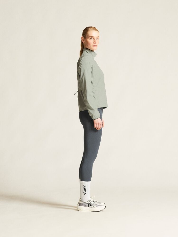 C17236-9310_ADV20Essence20wind20jacket20220W_closeup2