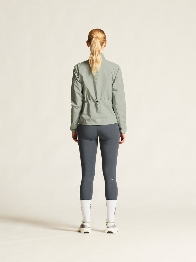 C17236-9310_ADV20Essence20wind20jacket20220W_closeup3