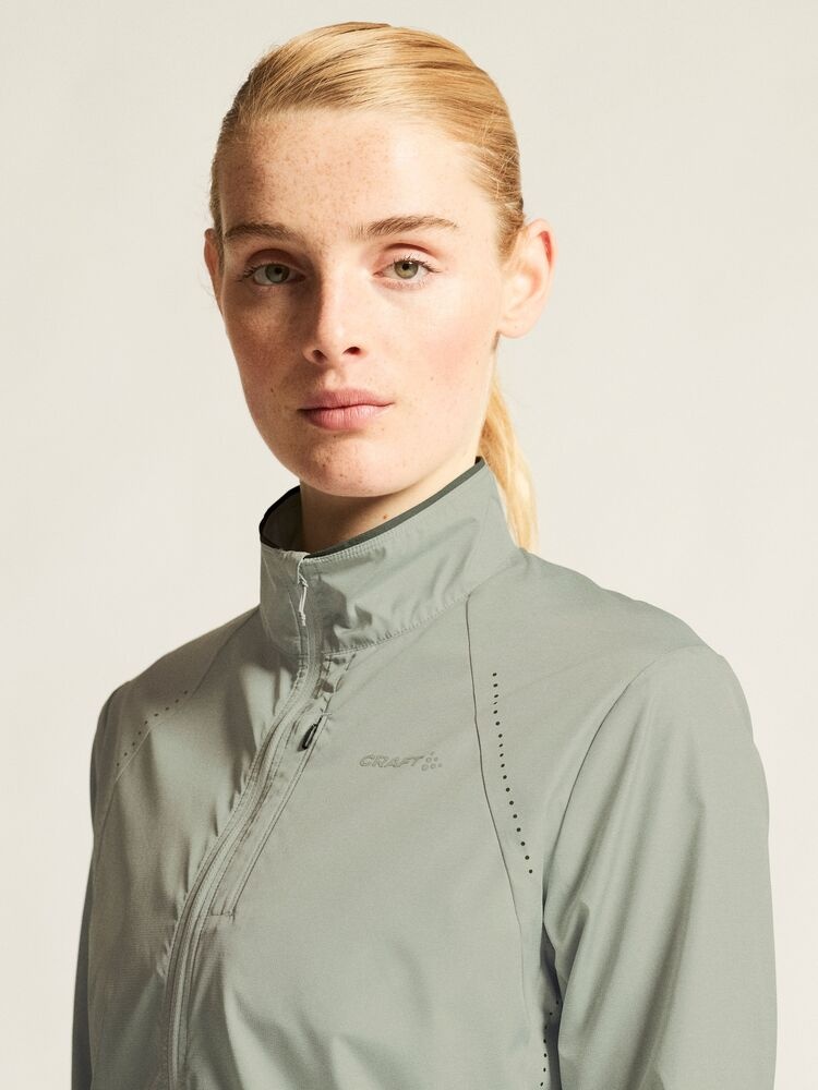 C17236-9310_ADV20Essence20wind20jacket20220W_closeup5