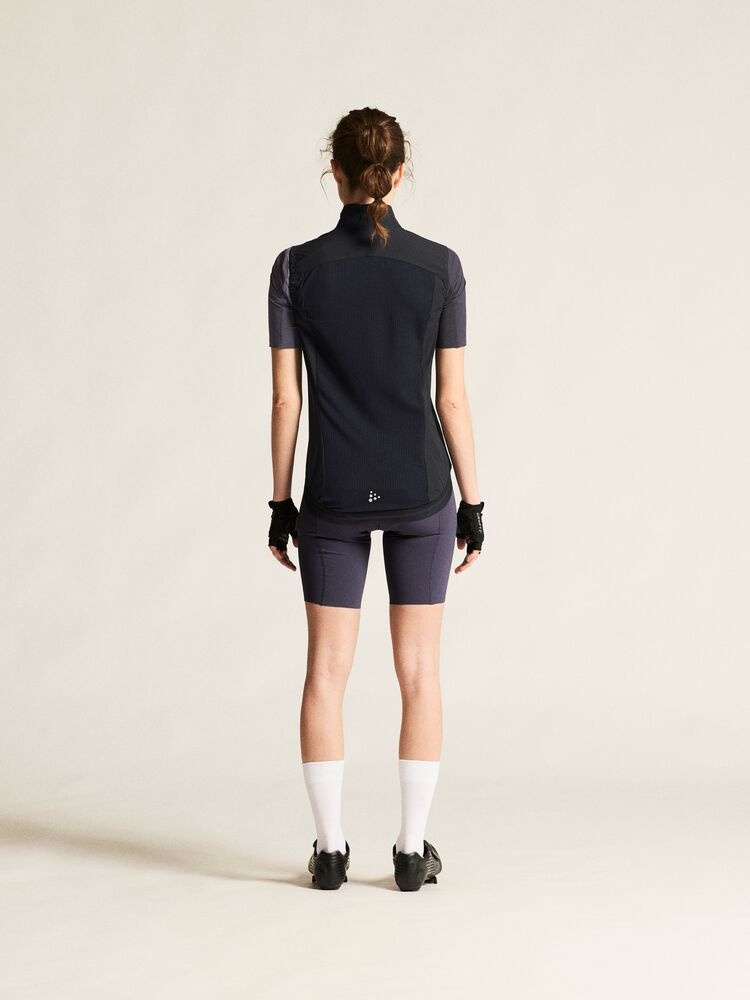 C17324-9990_Endur20Light20Wind20Vest20W_closeup3