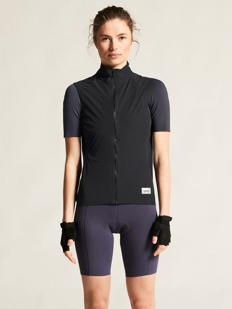 C17324-9990_Endur20Light20Wind20Vest20W_closeup4