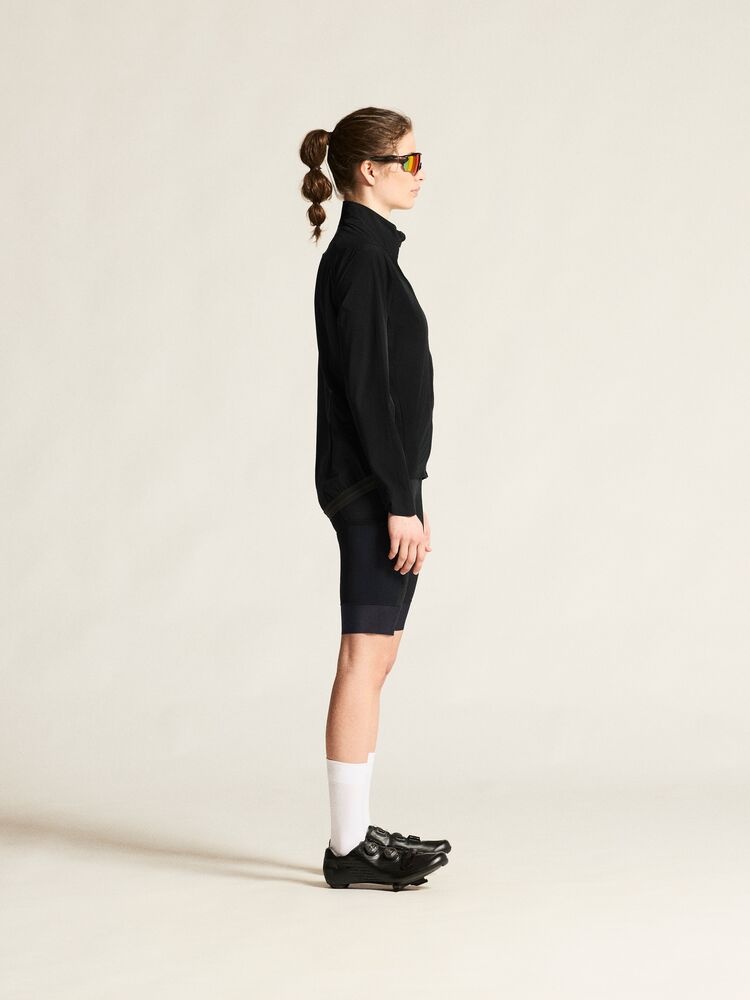 C17326-9990_Endur20Light20Wind20Jacket20W_closeup2