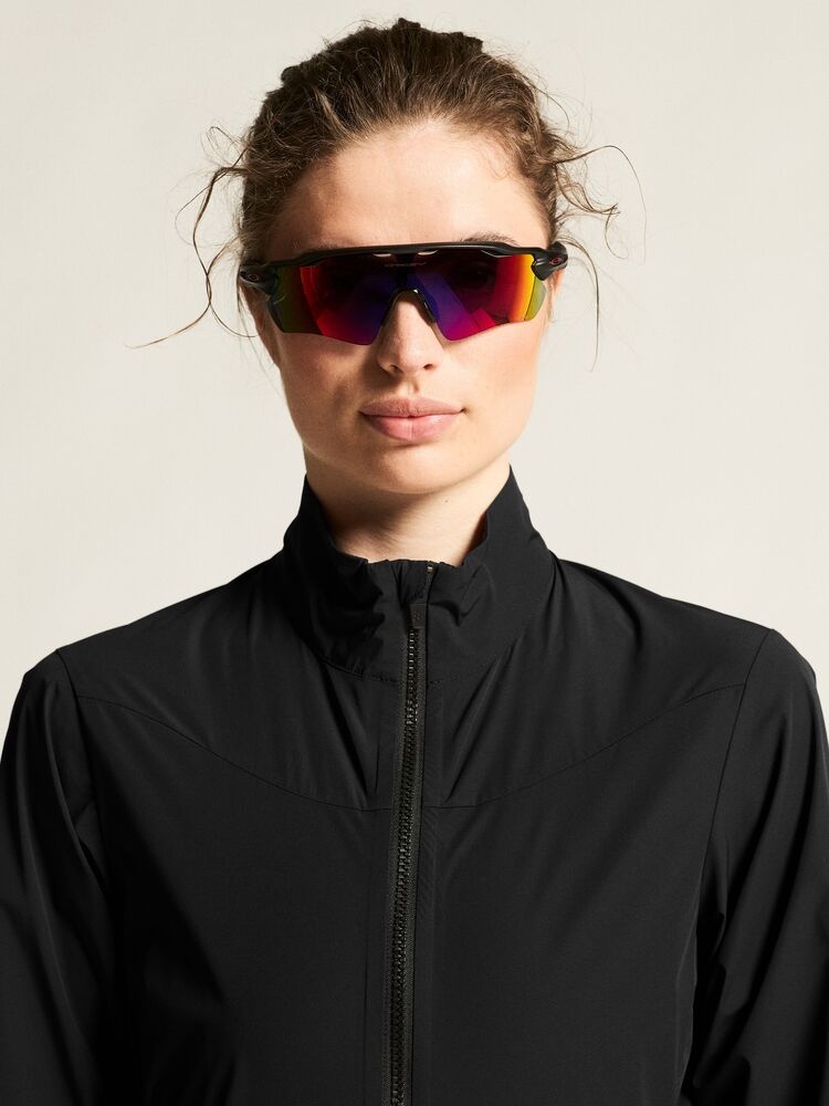 C17326-9990_Endur20Light20Wind20Jacket20W_closeup5
