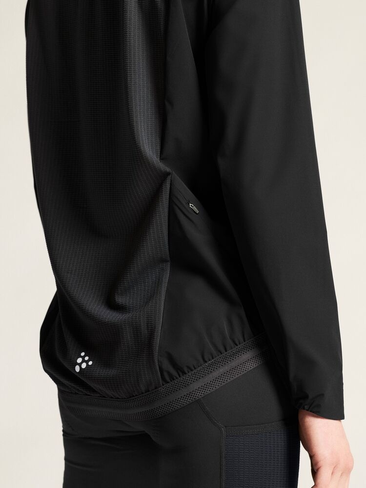 C17326-9990_Endur20Light20Wind20Jacket20W_closeup8