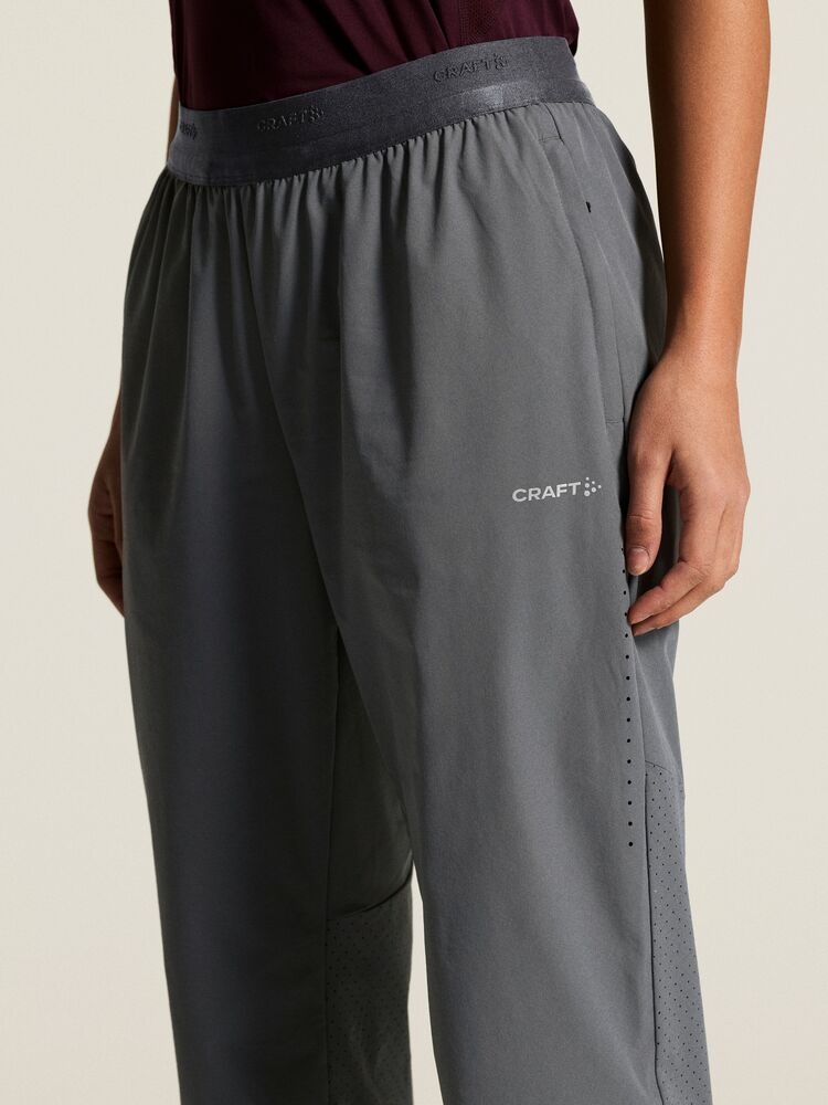 C17489-9580_Essence20training20pants20320W_closeup5