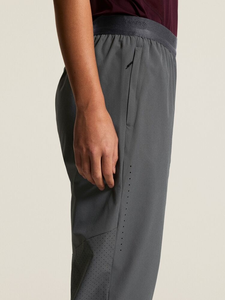 C17489-9580_Essence20training20pants20320W_closeup6