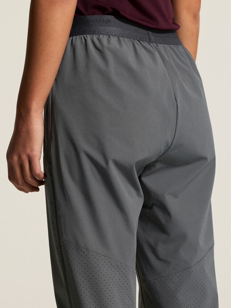 C17489-9580_Essence20training20pants20320W_closeup8