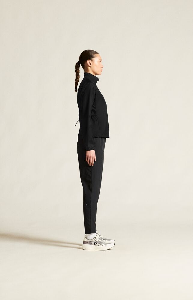 C17489-9990_Adv20Essence20training20pants20320W_closeup2