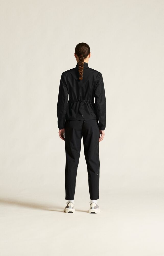 C17489-9990_Adv20Essence20training20pants20320W_closeup3