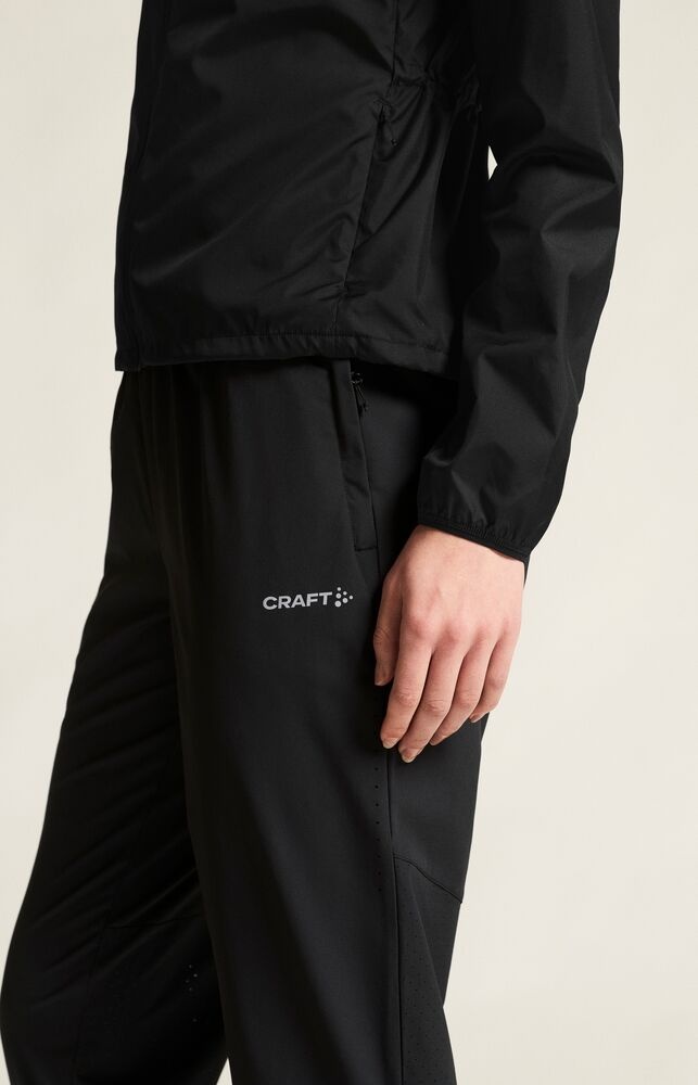 C17489-9990_Adv20Essence20training20pants20320W_closeup5