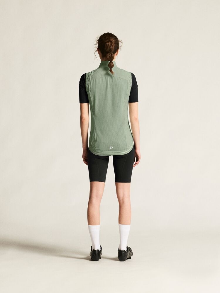 C17324-6300_Endur20Light20Wind20Vest20W_closeup3-1