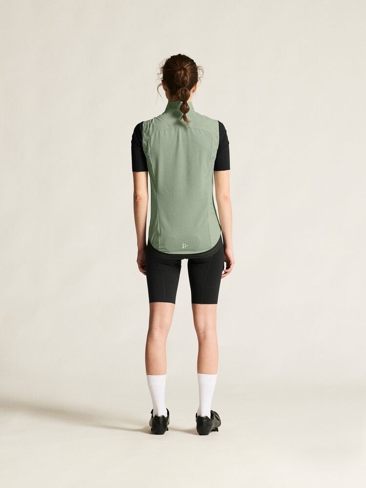 C17324-6300_Endur20Light20Wind20Vest20W_closeup3