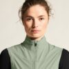 C17324-6300_Endur20Light20Wind20Vest20W_closeup5-1