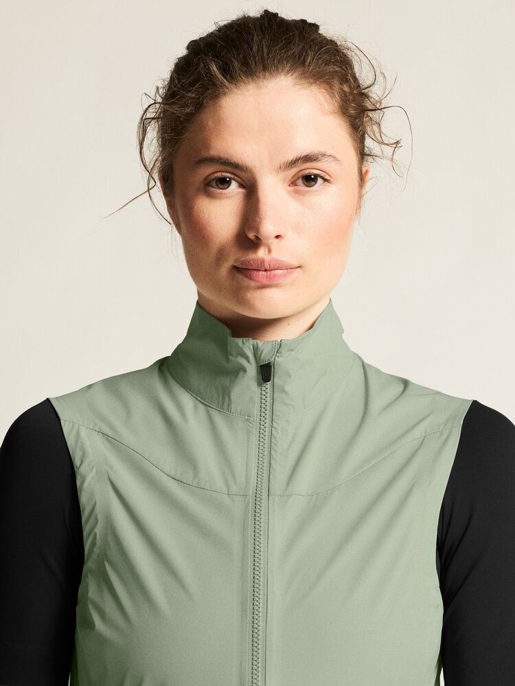 C17324-6300_Endur20Light20Wind20Vest20W_closeup5