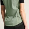 C17324-6300_Endur20Light20Wind20Vest20W_closeup7