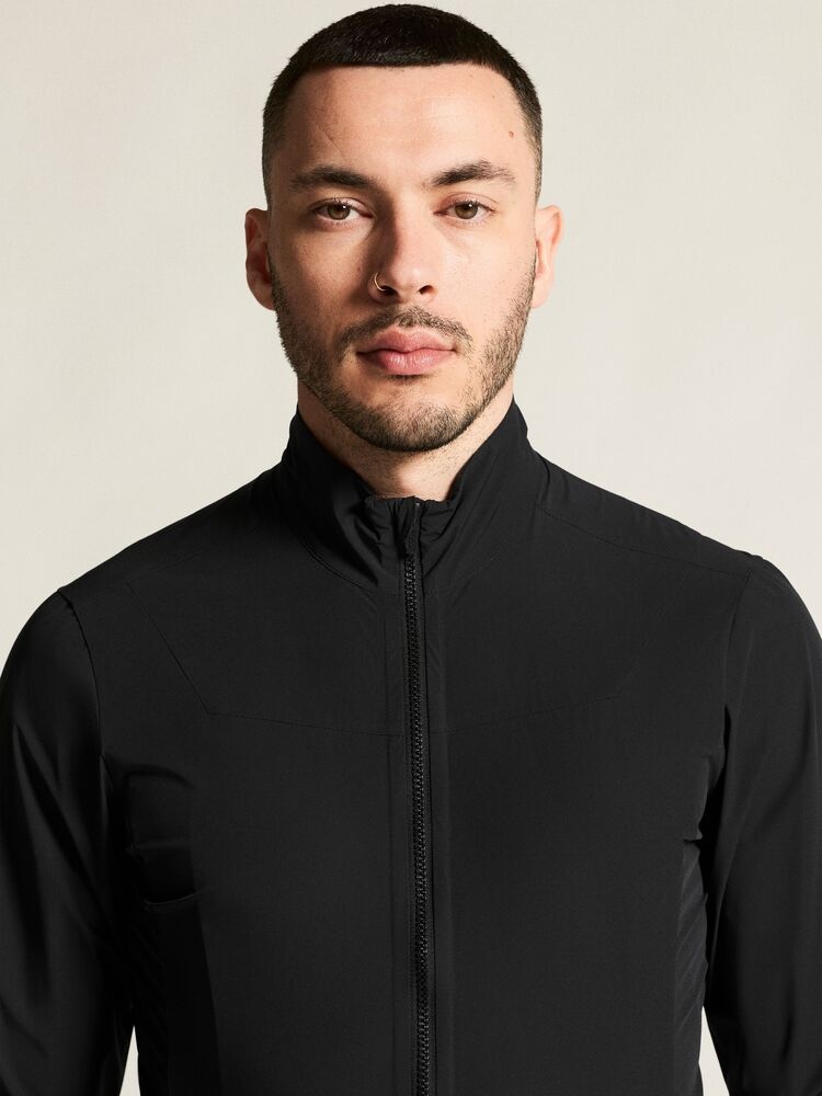 C17325-9990_Endur20Light20Wind20Jacket20M_closeup7